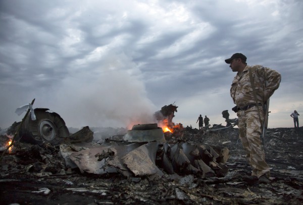  «Сухой» сбил гражданский самолёт»: новая видеозапись с места крушения MH 17  - фото 1