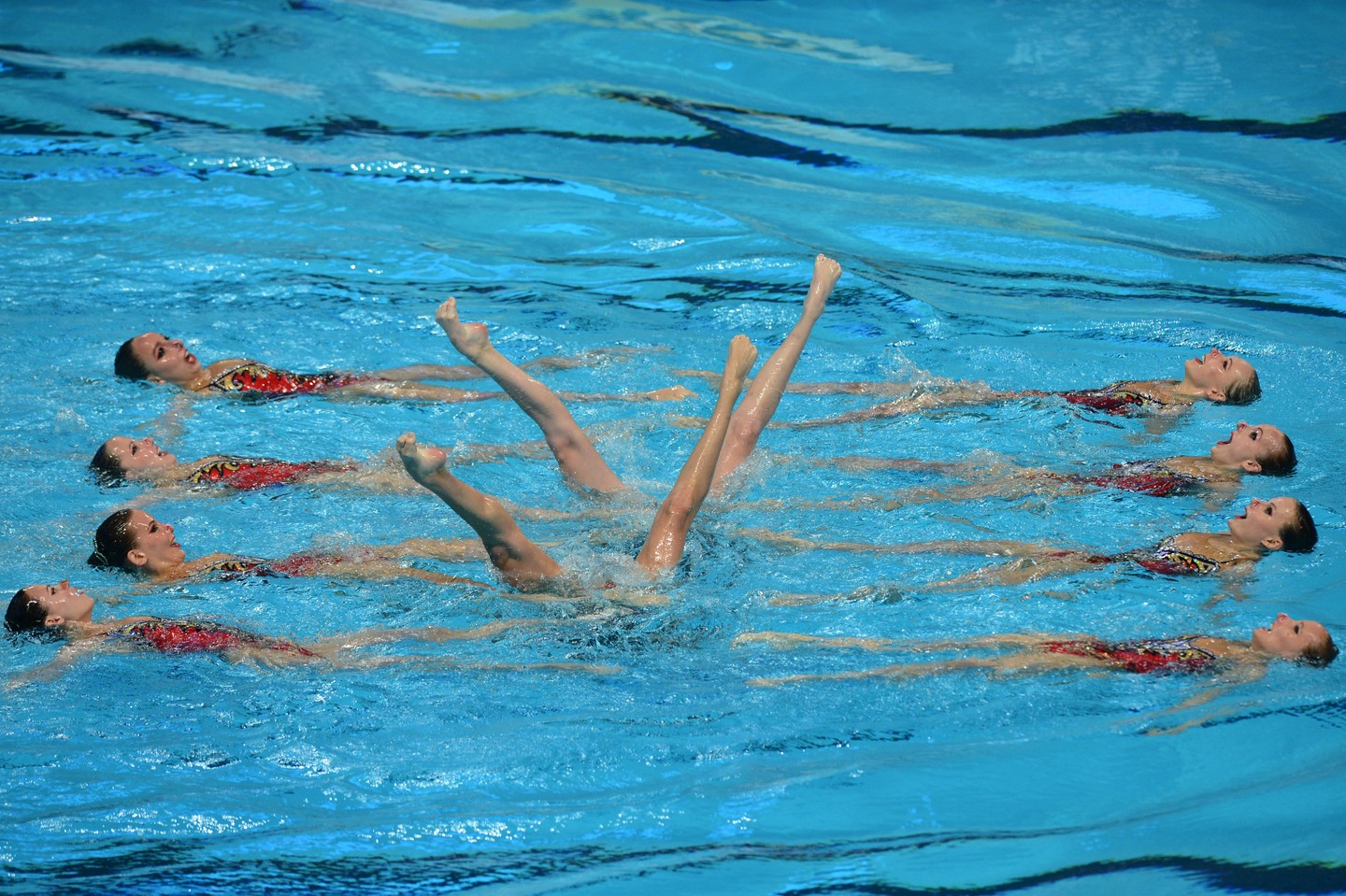  Синхронистки замёрзли в олимпийском бассейне - фото 1