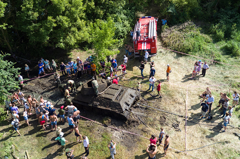  В Воронежской области из реки Дон  на границе Павловского лесничества поднят легендарный танк Т-34 - фото 3