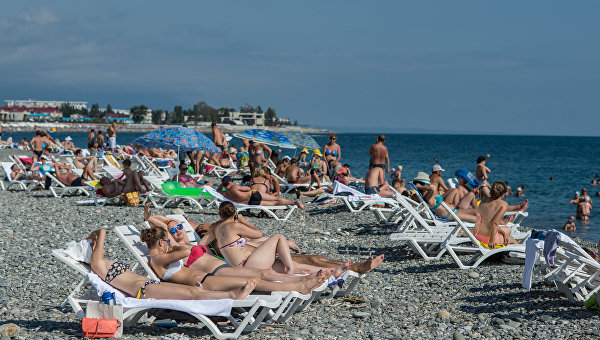  В Сочи запретили ходить на пляж после восьми часов вечера - фото 1