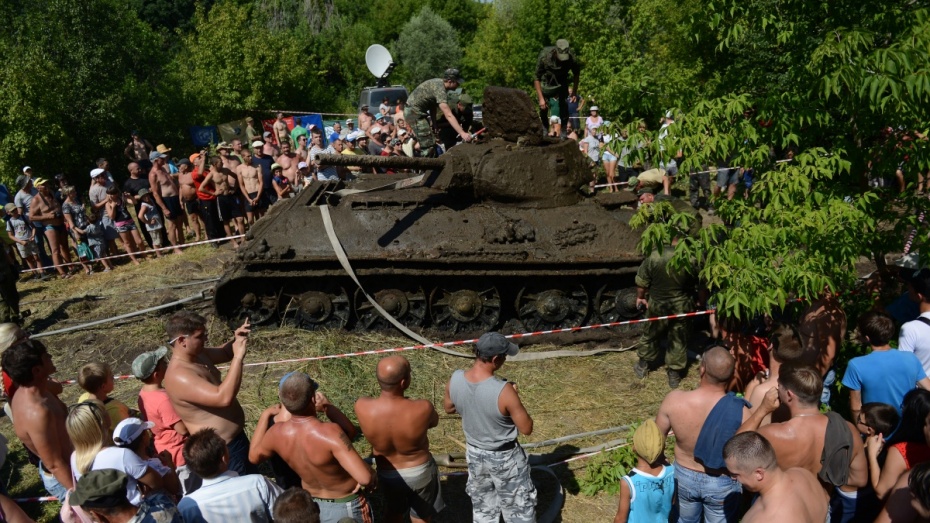  В Воронежской области из реки Дон  на границе Павловского лесничества поднят легендарный танк Т-34 - фото 1