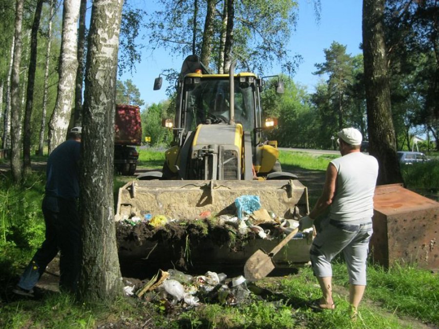  В Брянской области из «Берёзовой рощи» вывезли три тонны мусора - фото 1