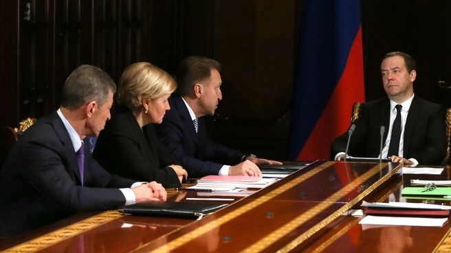 Совещание с вице-премьерами в правительстве России - фото 1