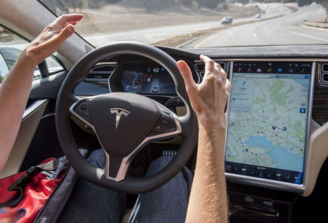 На производителя автономных автомобилей Tesla подали в суд из-за «недоработанного» автопилота - фото 1