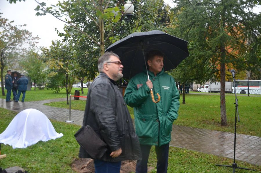«ЭкоГрад» увидел, как Антон Кульбачевский и Павел Барышев заложили аллею деревьев на Кременчугской улице - фото 18