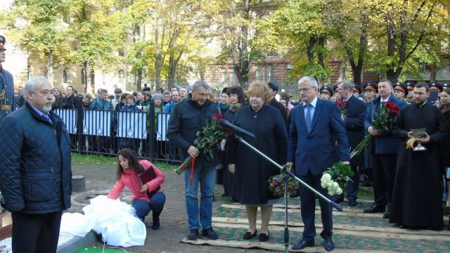 В Петербурге открыли памятник хирургу Федору Углову - фото 31