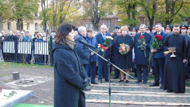В Петербурге открыли памятник хирургу Федору Углову - фото 32