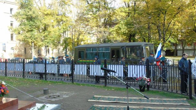 В Петербурге открыли памятник хирургу Федору Углову - фото 47