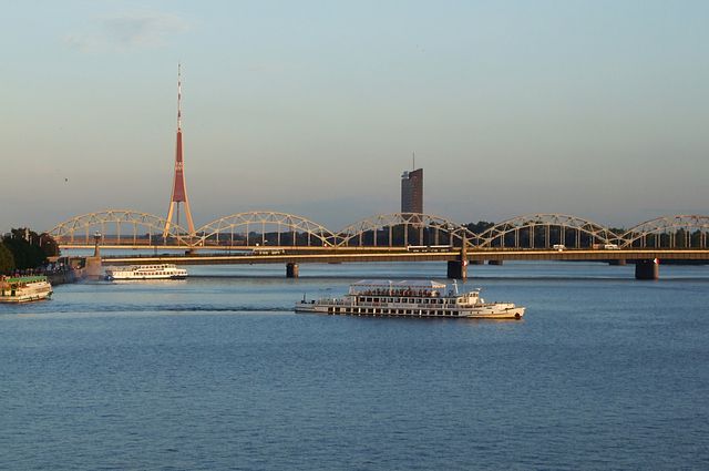 640px-Daugava Düna in Riga - bridges