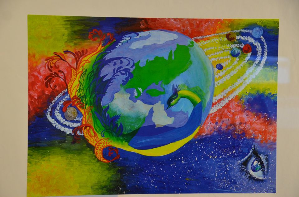Выставка детского рисунка "Экология - гармония мира" - фото 1