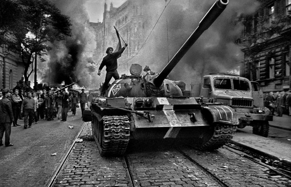 Танки идут по Праге: братский террор оккупации-1968 - фото 3