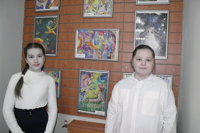 В сельской библиотеке Подмосковья открылась выставка детских работ  - фото 20