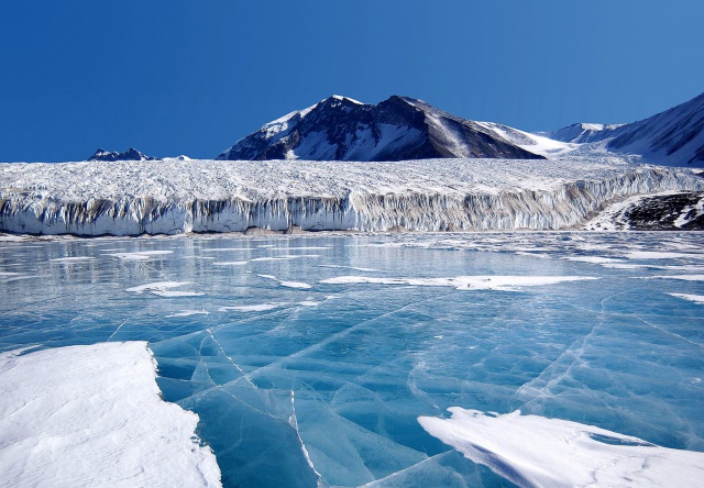  Антарктика: битва за экологию или за деньги? - фото 1