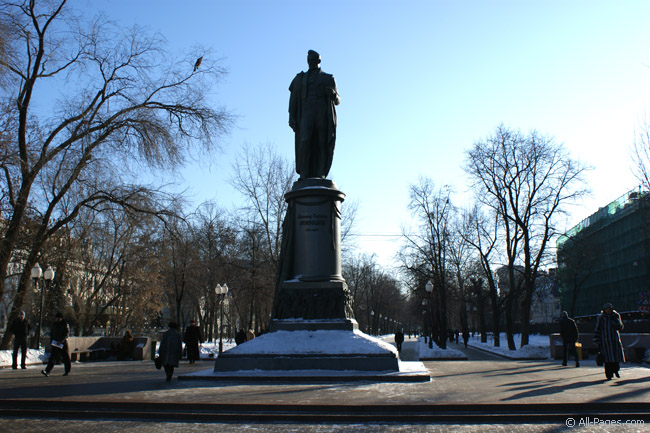  Грибоедову – 220: «Волонтеры памяти» в день рождения классика проведут памятную акцию у его памятника   - фото 1
