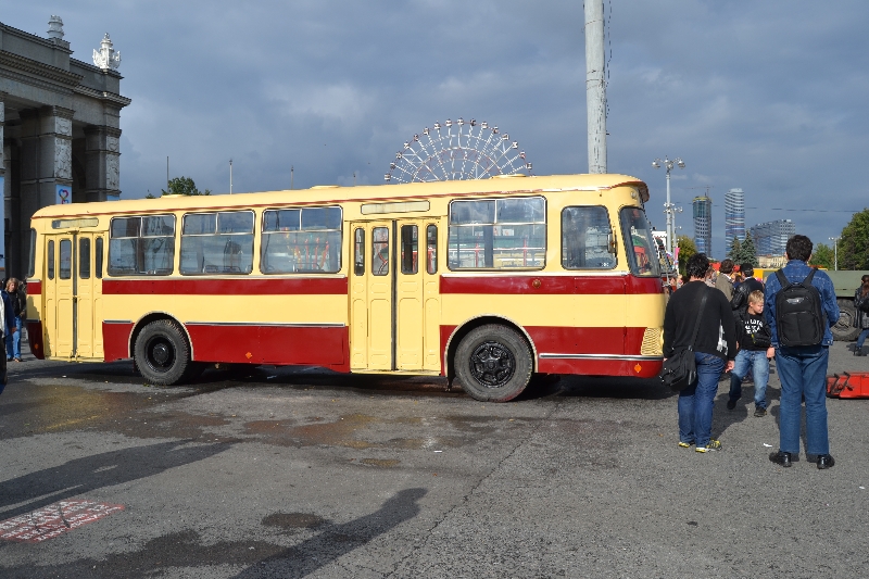 "Фото из окна". Из окна ретроавтобуса на ВДНХ - фото 15