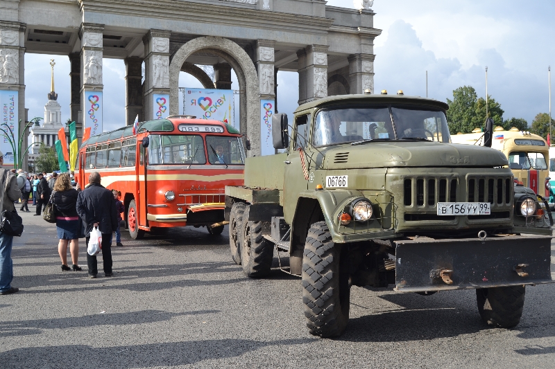 "Фото из окна". Из окна ретроавтобуса на ВДНХ - фото 22