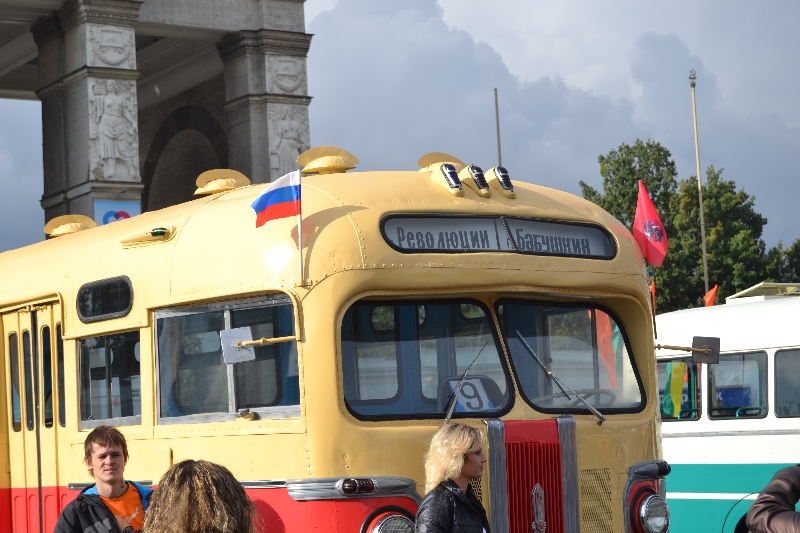 "Фото из окна". Из окна ретроавтобуса на ВДНХ - фото 25