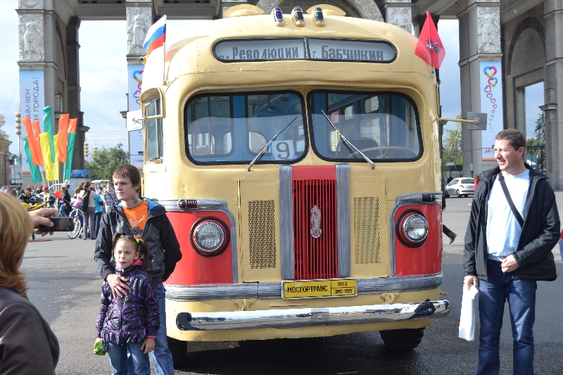 "Фото из окна". Из окна ретроавтобуса на ВДНХ - фото 27