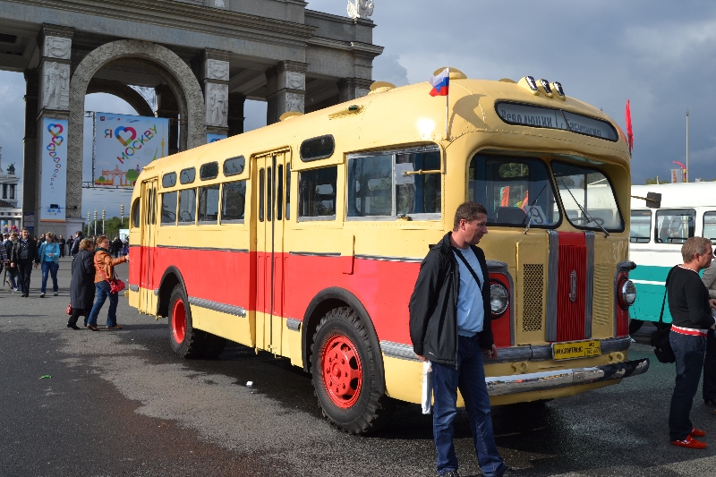 "Фото из окна". Из окна ретроавтобуса на ВДНХ - фото 28