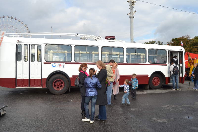 "Фото из окна". Из окна ретроавтобуса на ВДНХ - фото 53