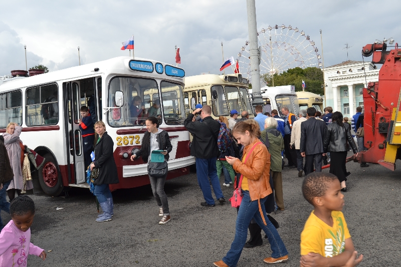 "Фото из окна". Из окна ретроавтобуса на ВДНХ - фото 54