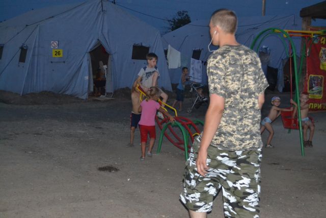 Лагерь для беженцев из Украины. Матвеев Курган - фото 41