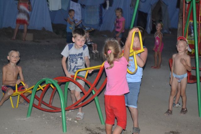 Лагерь для беженцев из Украины. Матвеев Курган - фото 42