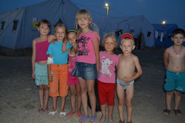 Лагерь для беженцев из Украины. Матвеев Курган - фото 48