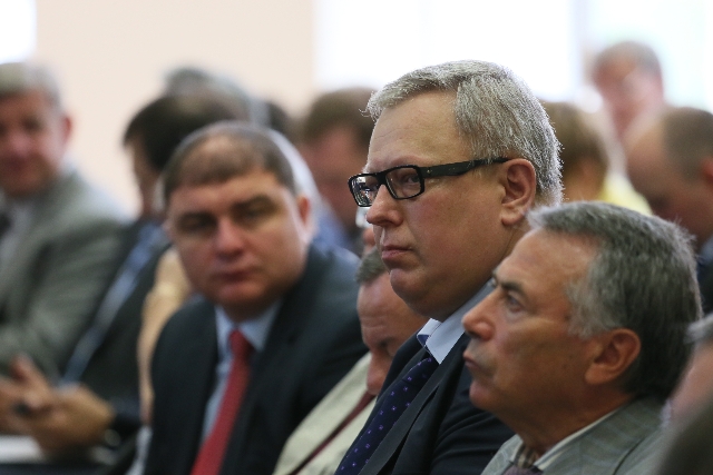 Министр Игорь Слюняев поприветствовал заседание Президиума Коллегии Минрегиона России - фото 11