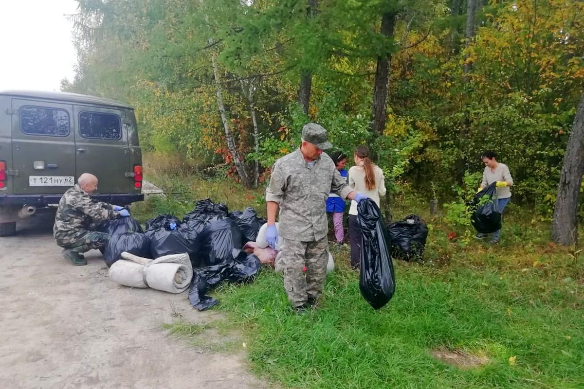 В лесном фонде Рязанской области проходят субботники по уборке территории от мусора - фото 1