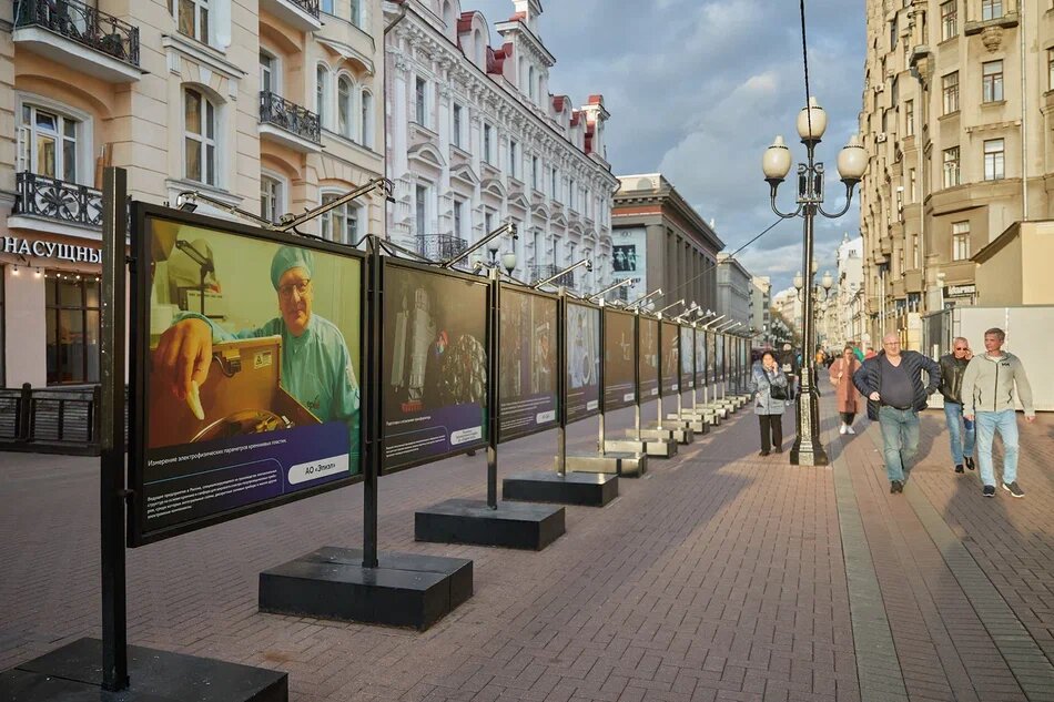 На Арбате открылась фотовыставка «Московская промышленность создает будущее страны» - фото 1