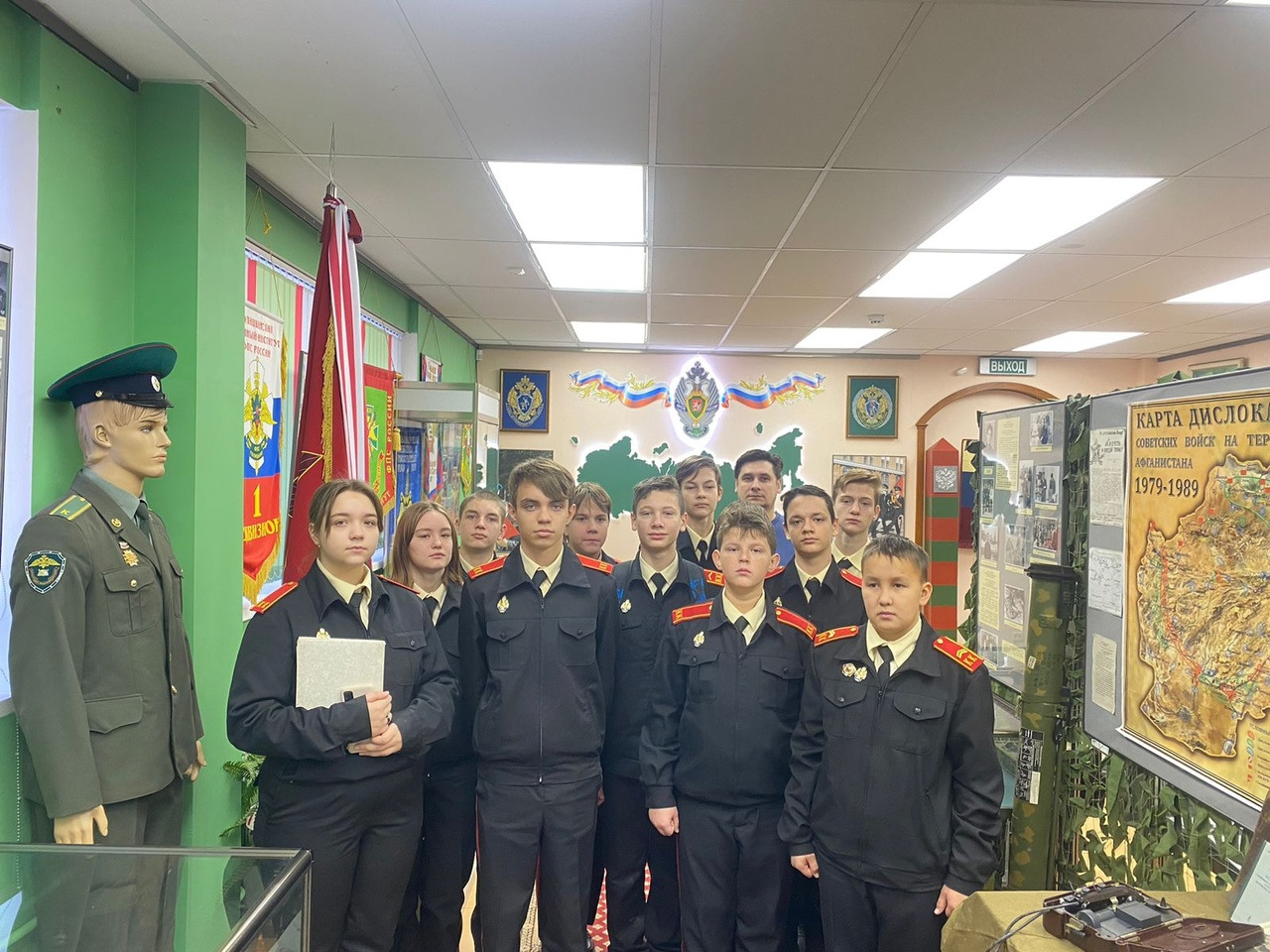 Военно-техническое общество организовало экскурсию для кадетов в Голицынский пограничный институт ФСБ - фото 4