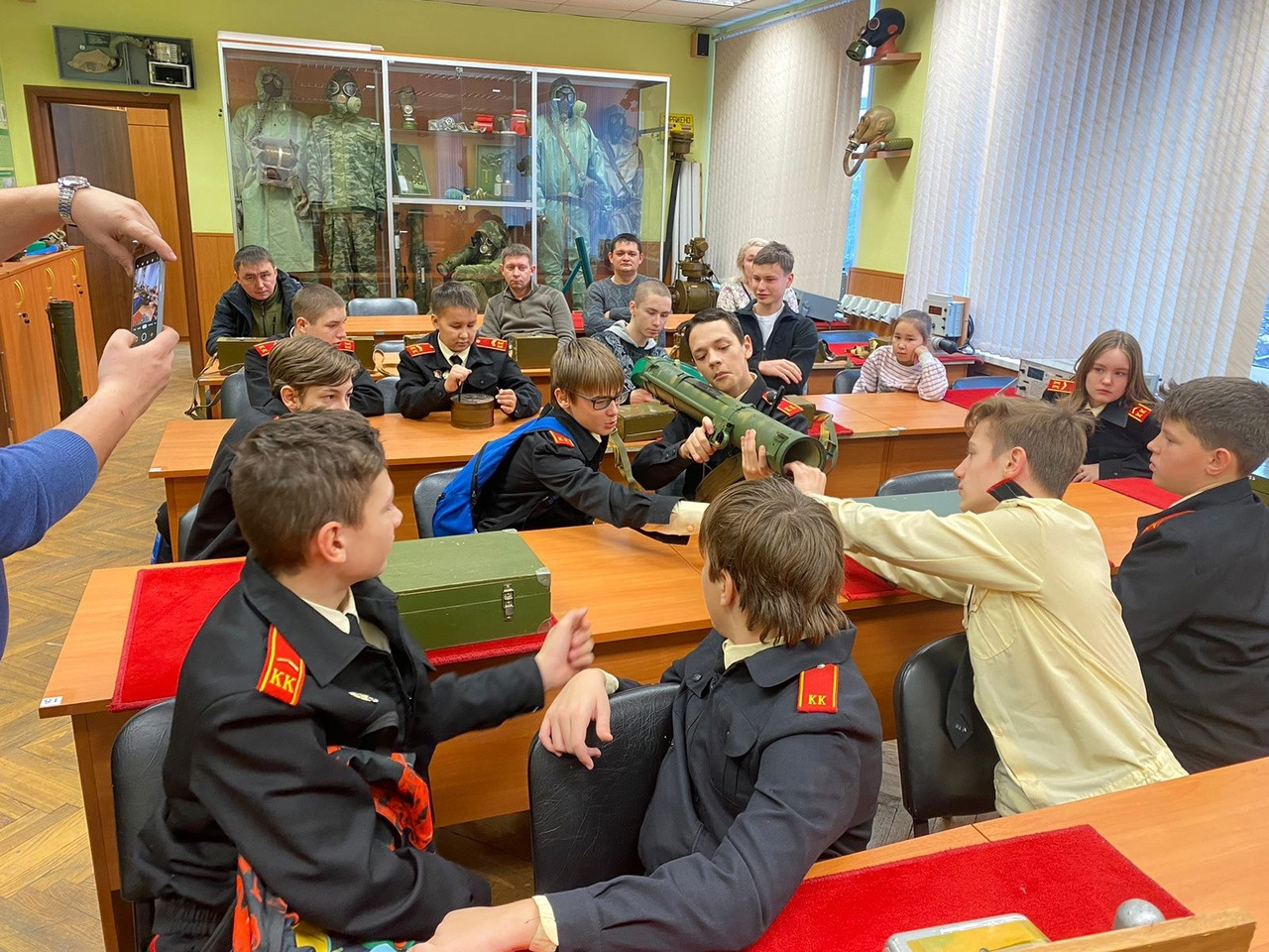 Военно-техническое общество организовало экскурсию для кадетов в Голицынский пограничный институт ФСБ - фото 8