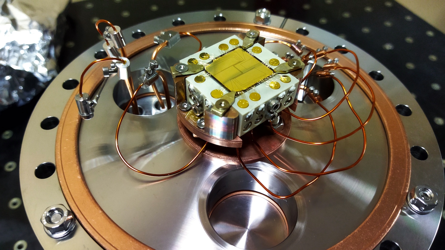 Ученые представили первый в России атомный чип  - фото 1