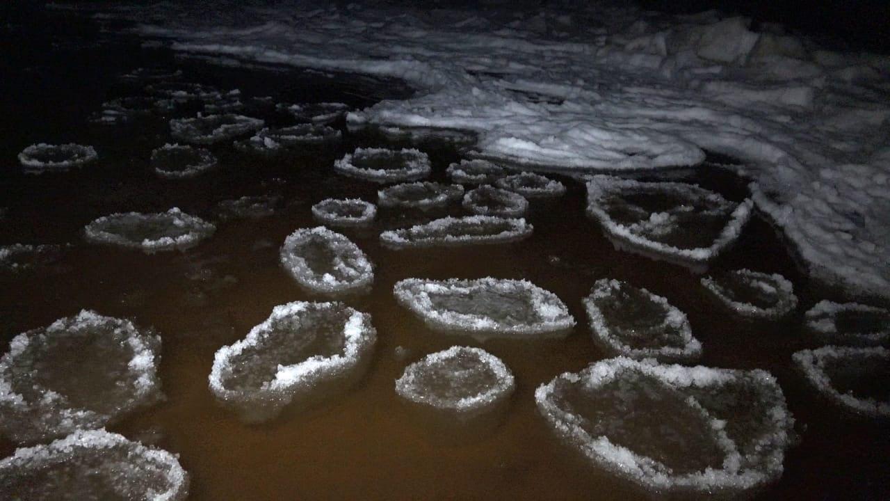 В рождественскую ночь Ладогу покрыли ледяные блюдца - фото 1
