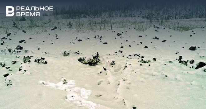 Зеленый снег в Челябинске озадачил жителей - фото 1