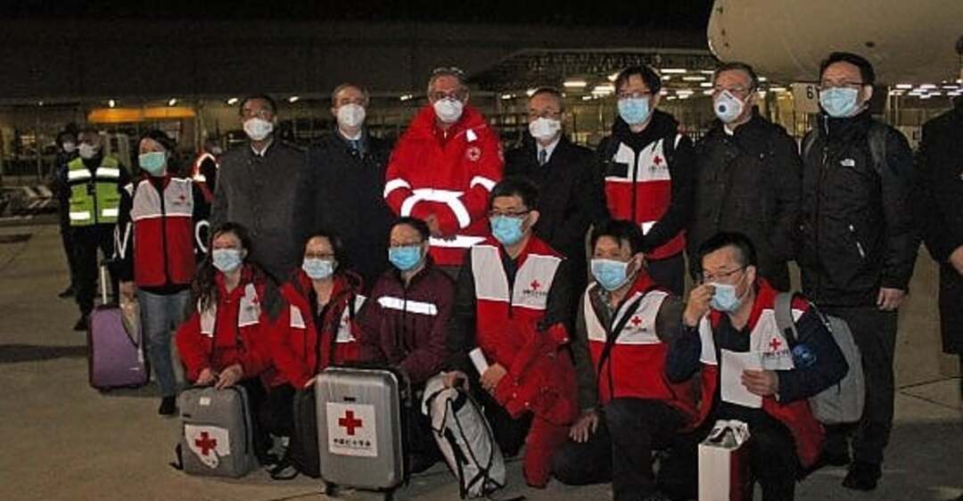 Китайская команда медиков прибыла в Италию поздно в четверг, чтобы помочь стране бороться с коронавирусом.  6  - фото 1