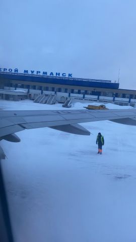 Едем по Мурманской области. Про дороги Чибис! Видим грязный снег у обочины - фото 3