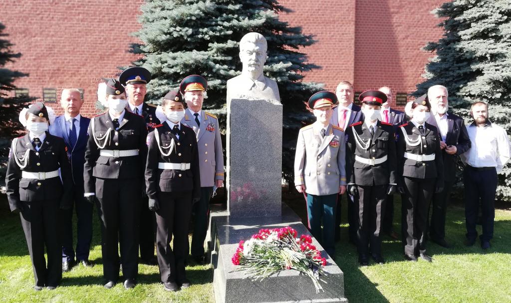 Московские суворовцы почтили память создателя суворовских военных и нахимовских военно-морских училищ  - фото 8