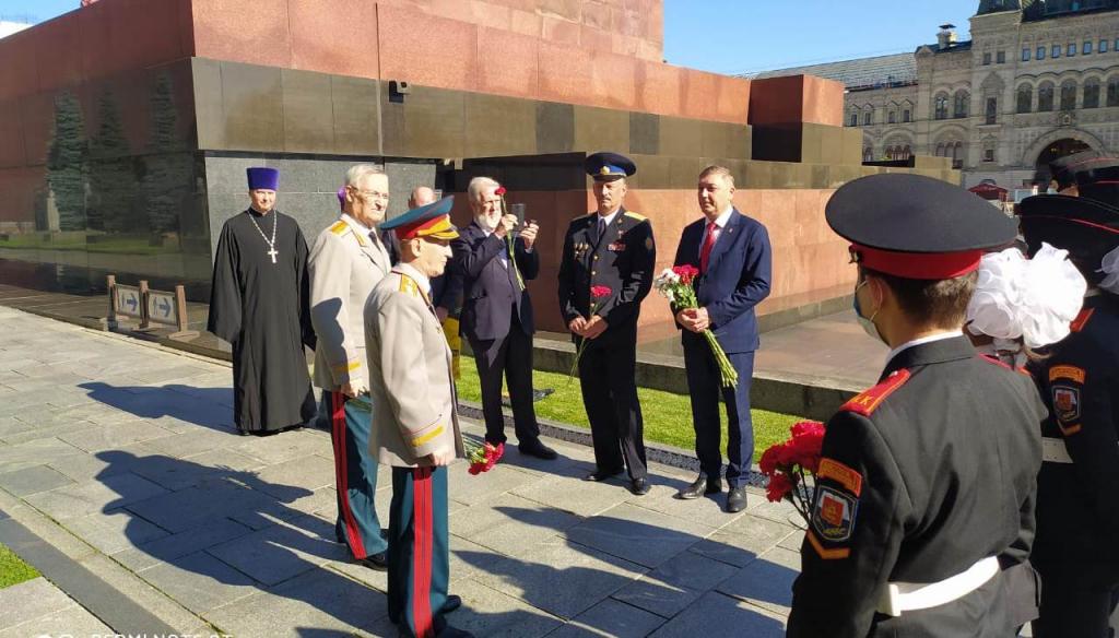 Московские суворовцы почтили память создателя суворовских военных и нахимовских военно-морских училищ  - фото 9