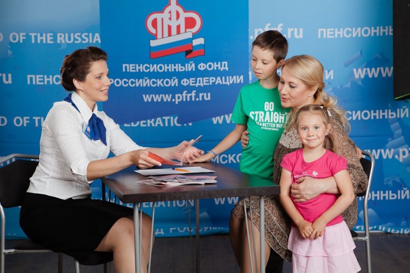 Совет Федерации назвал условия новых выплат в 10 000 на детей до 16 лет - фото 1