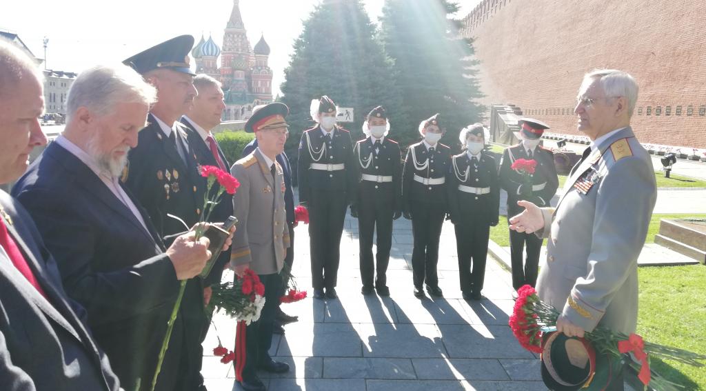 Московские суворовцы почтили память создателя суворовских военных и нахимовских военно-морских училищ  - фото 13