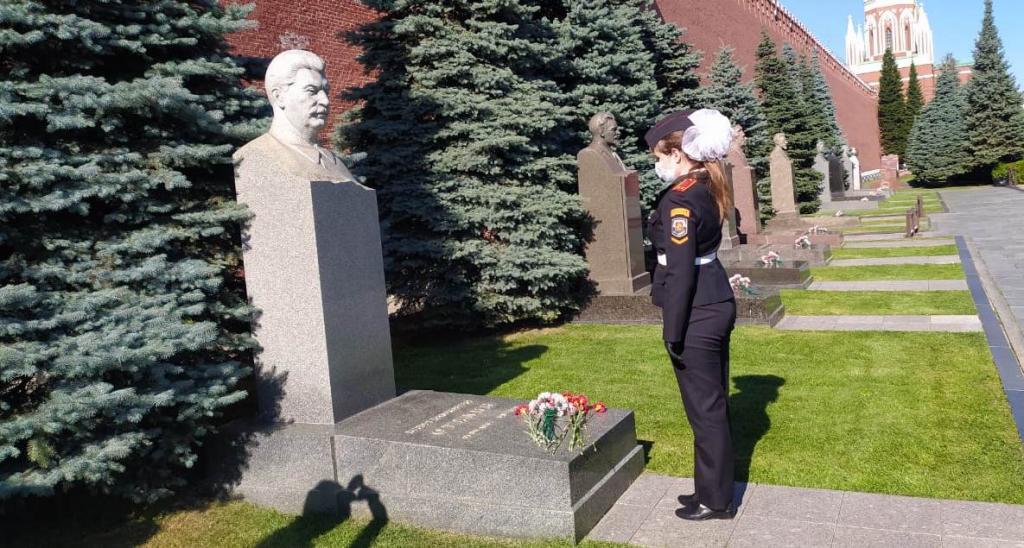 Московские суворовцы почтили память создателя суворовских военных и нахимовских военно-морских училищ  - фото 16