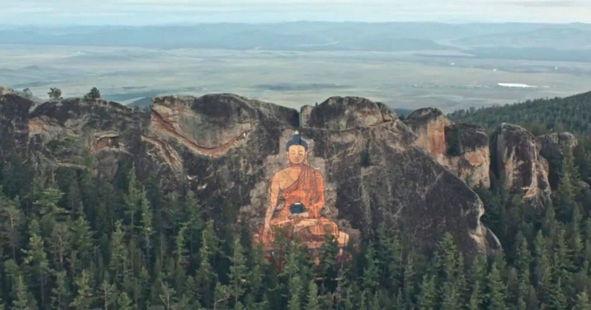  В Минприроды Бурятии обещают разобраться, почему наскальное изображение Будды стало «платным аттракционом» - фото 1