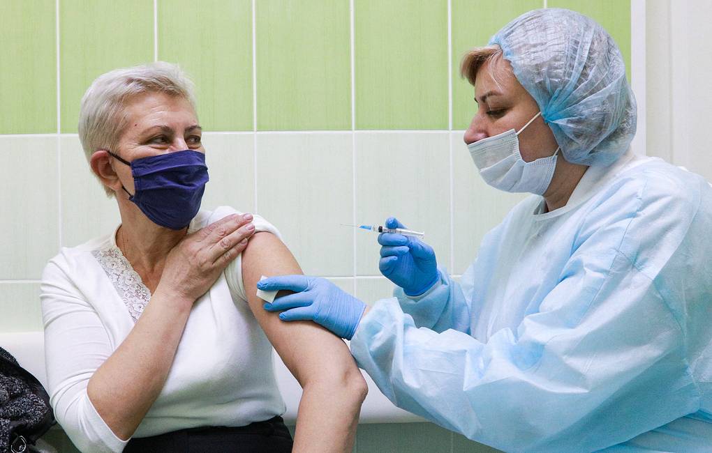 В России зарегистрирована третья вакцина от коронавируса «Ковивак» - фото 1