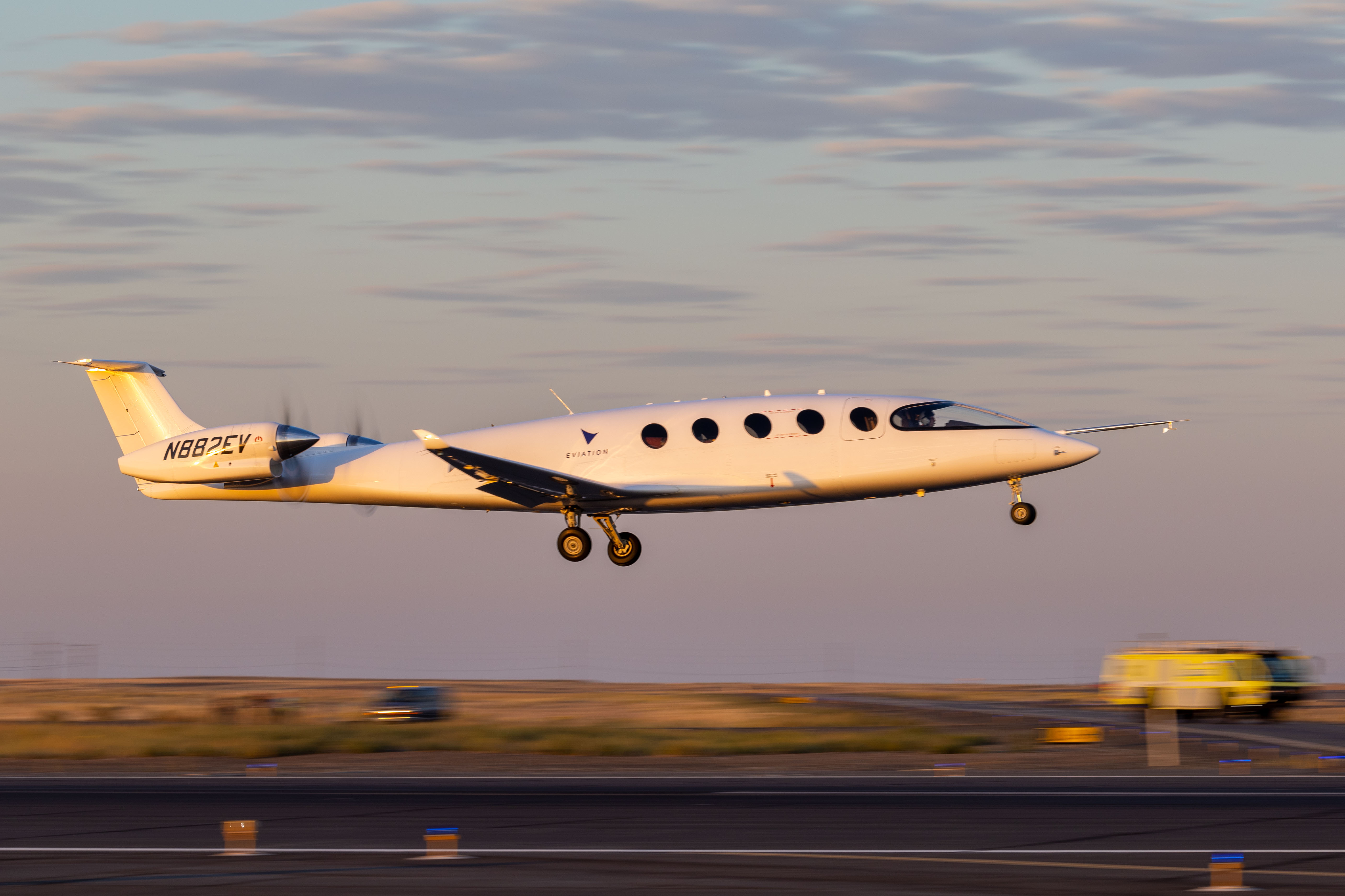 Самые совершенные самолеты. Электросамолет Alice. Alice компании Eviation aircraft. Полностью электрический самолёт Alia. Электросамолёт — 9-местный Элис.