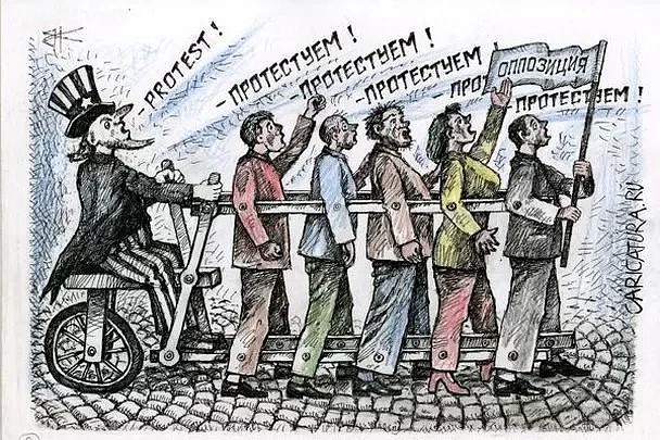 "Атлантический совет" изгоняют из России - кучи юнцов, которым плохо жилось при Сталине, остаются - фото 4