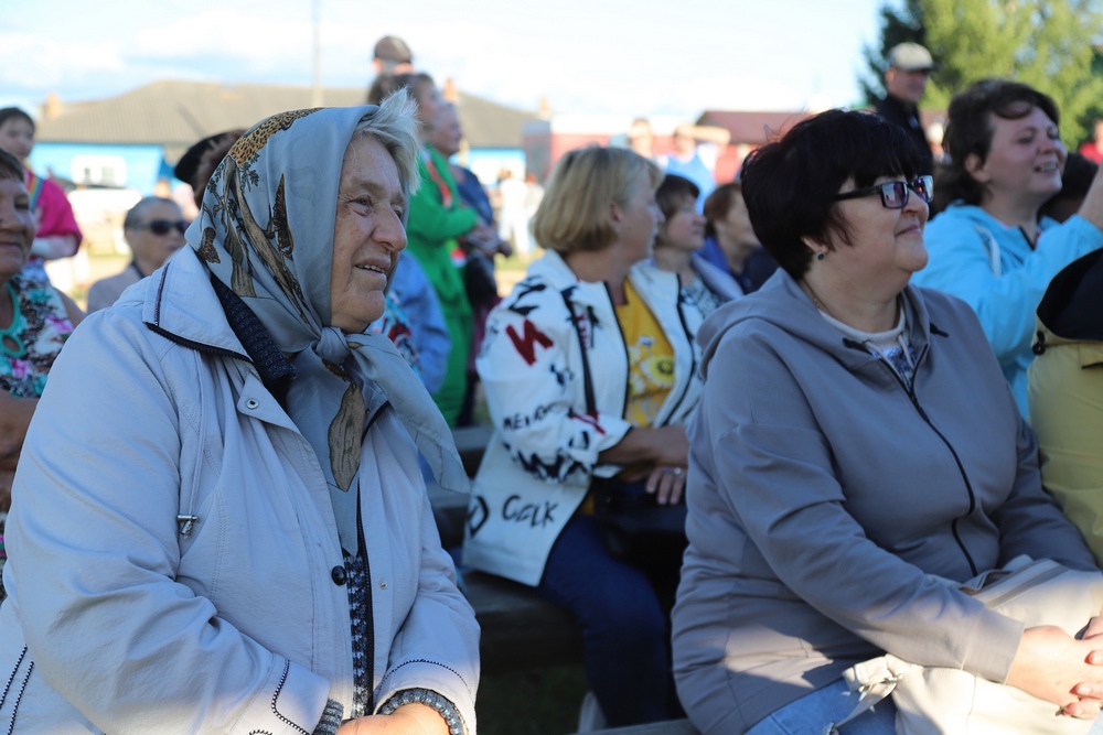 Солнце, радость и гостеприимство: более двухсот человек посетили Успенскую ярмарку-2023 в Кенозерье - фото 9