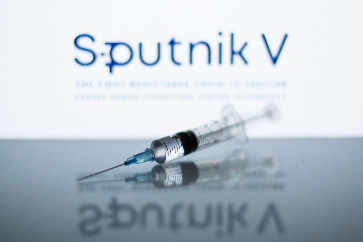 Эффективность вакцины "Спутник V" против новых штаммов коронавируса показали результаты исследований - фото 1