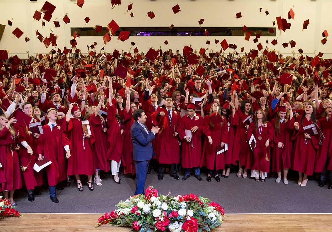 Церемония вручения дипломов с отличием выпускникам Президентской академии - фото 1
